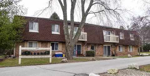 209 Roosevelt Dr, West Bend, WI 53090 photo 2