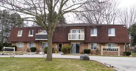 209 Roosevelt Dr, West Bend, WI 53090