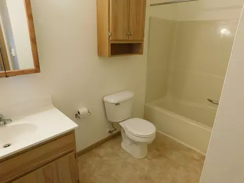 209 Roosevelt Dr, West Bend, WI 53090 photo 21