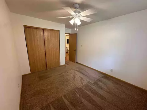 209 Roosevelt Dr, West Bend, WI 53090 photo 10