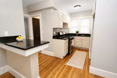 7 Cedar St, Salem, MA 01970