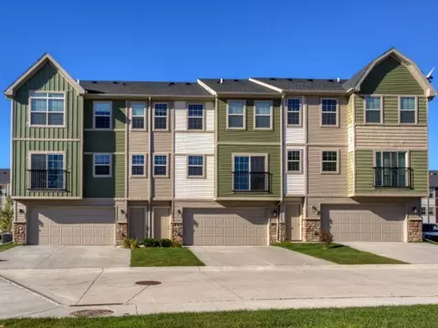 1084 Jasper Dr, West Des Moines, IA 50266