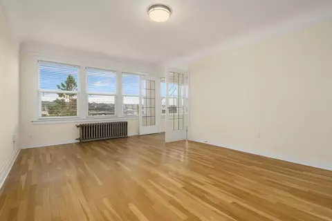1105 5th Ave N, Seattle, WA 98109