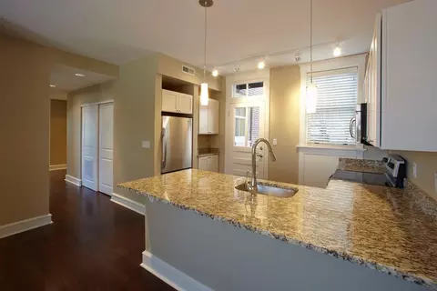 210 Maryland Plz, Saint Louis, MO 63108 photo 2