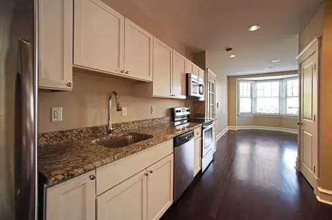 210 Maryland Plz, Saint Louis, MO 63108 photo 4