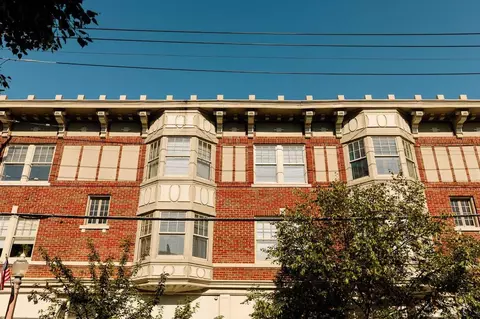 210 Maryland Plz, Saint Louis, MO 63108 photo 8