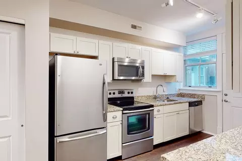 210 Maryland Plz, Saint Louis, MO 63108 photo 13
