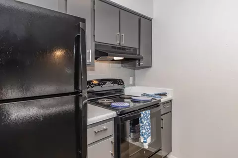 807 S Main St, Euless, TX 76040