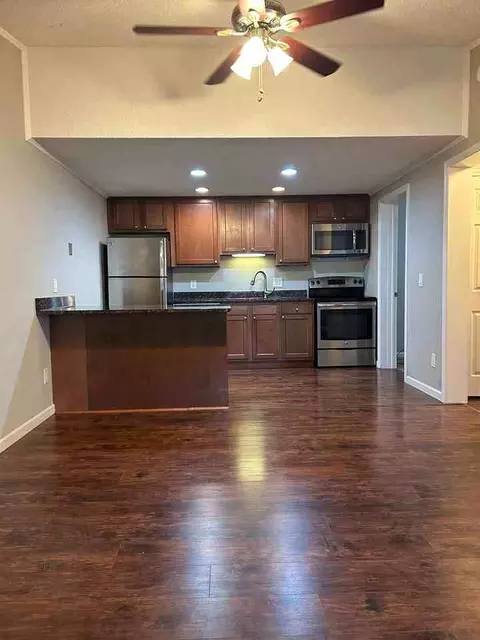 110 Waterbury Ct, Westland, MI 48186