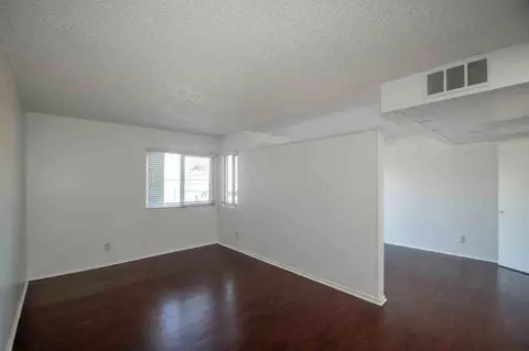13800 Sherman Way, Los Angeles, CA 91405