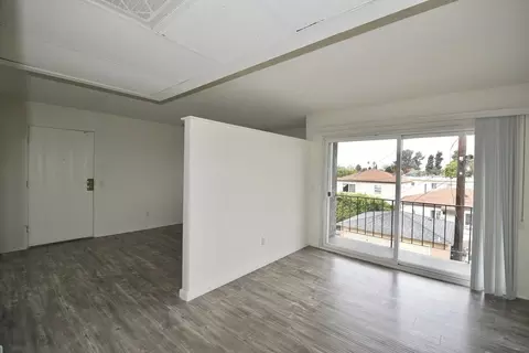 13800 Sherman Way, Los Angeles, CA 91405