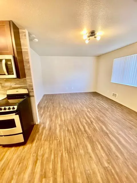 4532 S Henderson St, Seattle, WA 98118