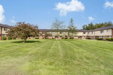 55 Suzanne Dr, Lapeer, MI 48446