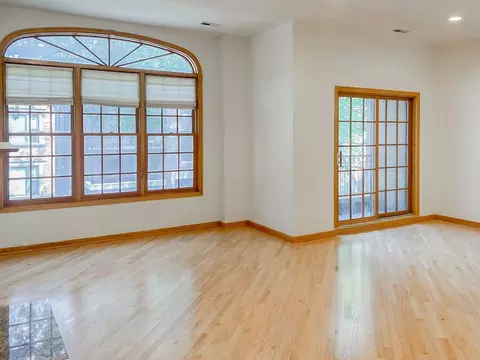 3338 N Sheffield Ave, Chicago, IL 60657