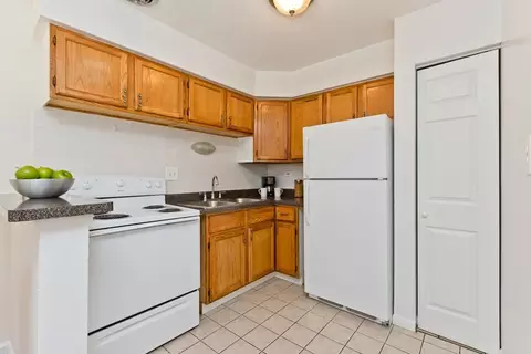 1022 W Catalpa Ave, Chicago, IL 60640