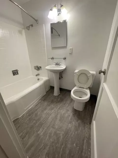 1205 Queen Anne Ave N, Seattle, WA 98109 photo 2
