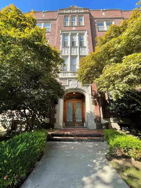 1833 13th Ave, Seattle, WA 98122