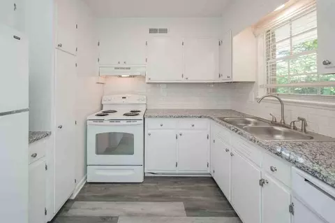 3477 Cliff Ter S, Birmingham, AL 35205 photo 2