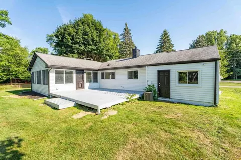 2580 Walnut Lake Rd, Orchard Lake Village, MI 48323