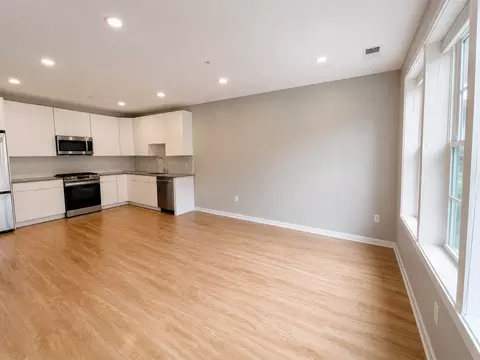 2210 Wisconsin Ave NW, Washington, DC 20007 photo 10