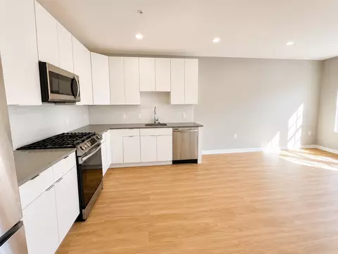 2210 Wisconsin Ave NW, Washington, DC 20007 photo 4