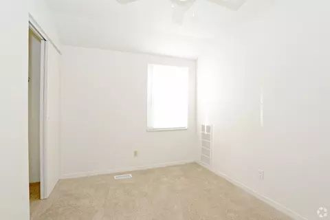 Pomona Dr, Champaign, IL 61822 photo 17