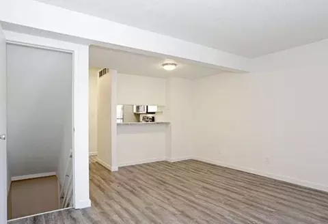 Pomona Dr, Champaign, IL 61822 photo 4