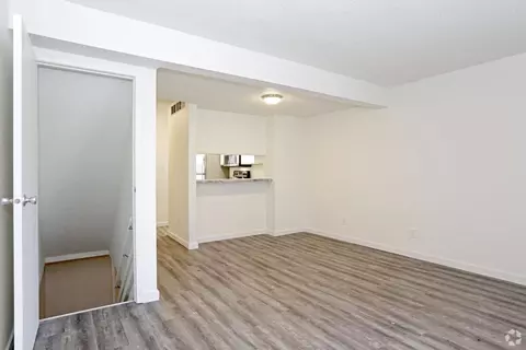 Pomona Dr, Champaign, IL 61822 photo 8