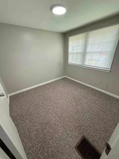 112 W Park Ave, Hubbard, OH 44425