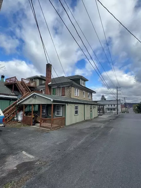 2 W Market St, Gratz, PA 17030