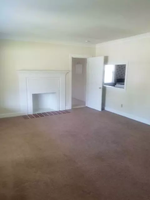 6 Monument Dr, Williamsburg, VA 23185