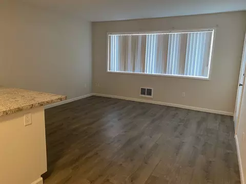 717 SW 6th St, Newport, OR 97365