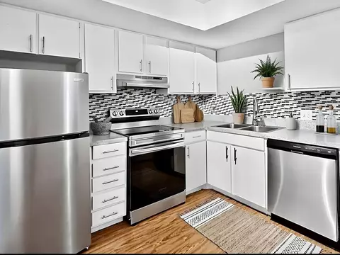 301 Seacrest Dr, Largo, FL 33771