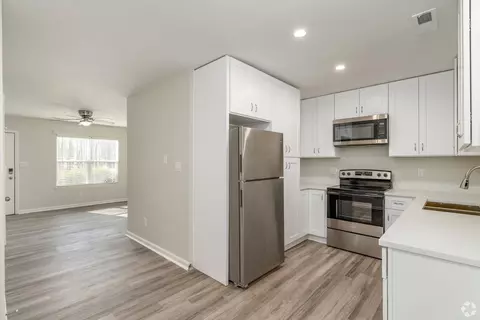 910 E Davis Ave, Gastonia, NC 28054