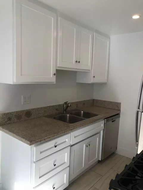 1215 N June St, Los Angeles, CA 90038