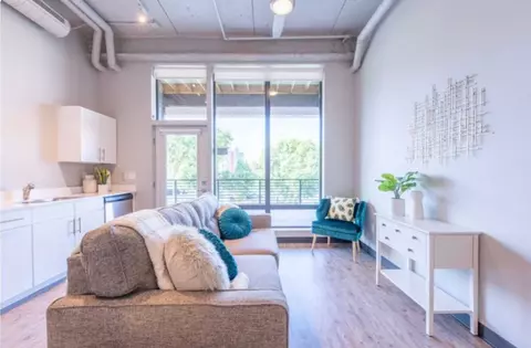 660 E 5th St, Des Moines, IA 50309