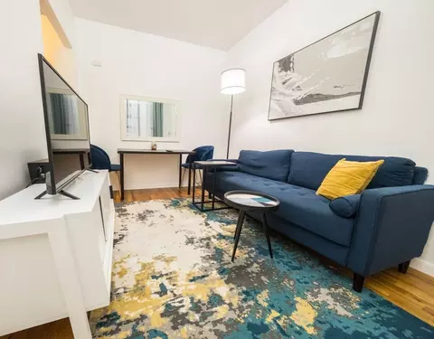 200 E 11th St, New York, NY 10003