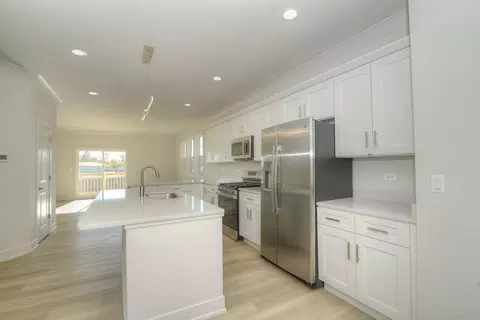 214 N Walnut St, Bensenville, IL 60106