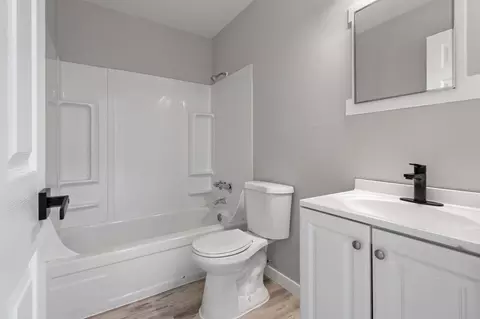 17924 SE Division St, Portland, OR 97236