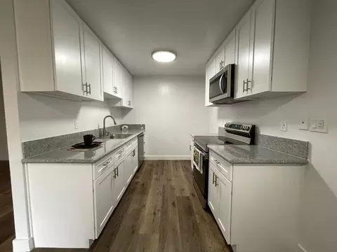 20353 Saticoy St, Los Angeles, CA 91306