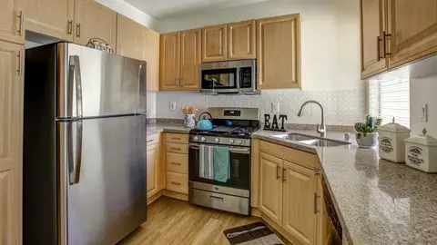 930 Pacific Strand Pl, Ventura, CA 93003
