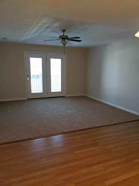 5600 Chariot Run Dr, Louisville, KY 40272