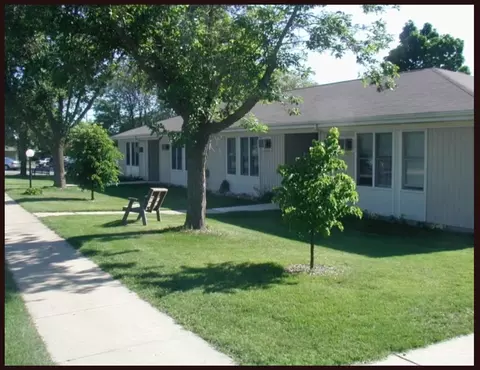 210 15th St NW, Waverly, IA 50677