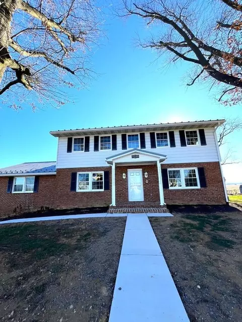 8298 Scenic Dr, Shippensburg, PA 17257