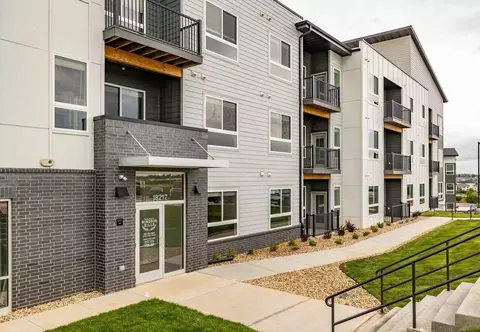 18217 Cary St, Omaha, NE 68136