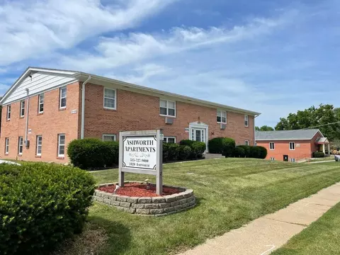 1020 Ashworth Rd, West Des Moines, IA 50265