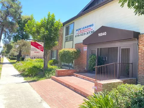 16840 Chatsworth St, Los Angeles, CA 91344