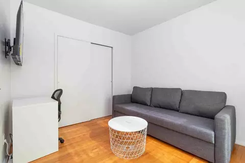 200 E 11th St, New York, NY 10003