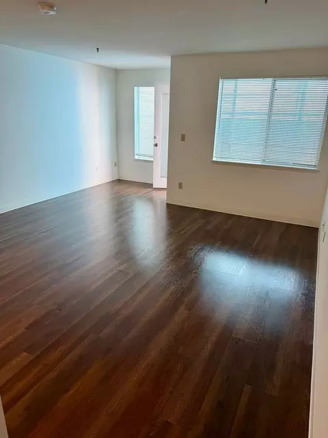 6700 Roosevelt Way NE, Seattle, WA 98115
