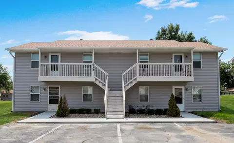 611 NE Ridgeview Dr, Lees Summit, MO 64086 photo 2